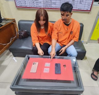 Satresnarkoba Polres Dumai Amankan Dua Orang, 16 Butir Diduga Ekstasi Disita